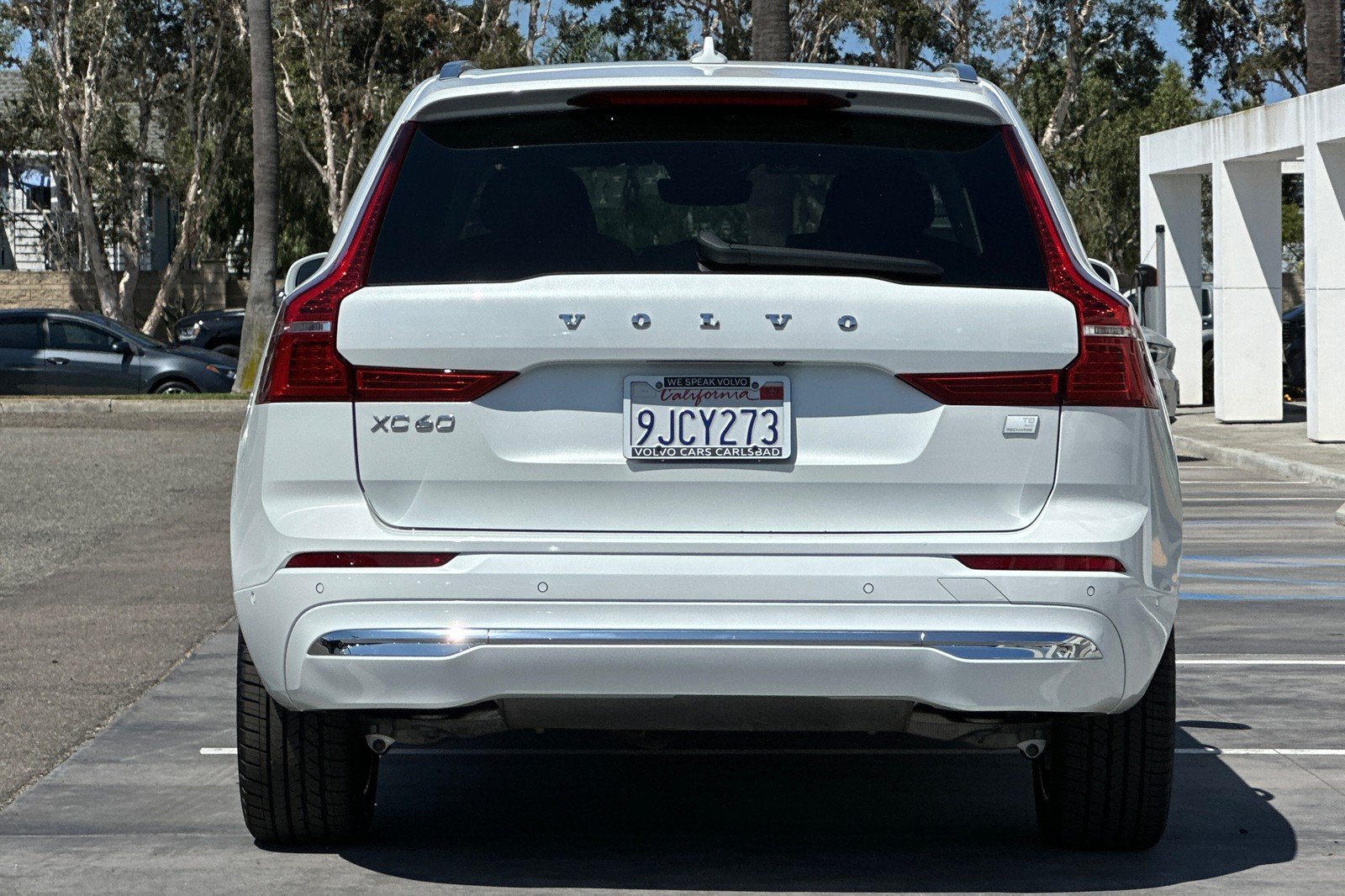 Certified 2023 Volvo XC60 T8 Plus AWD/4WD image 5