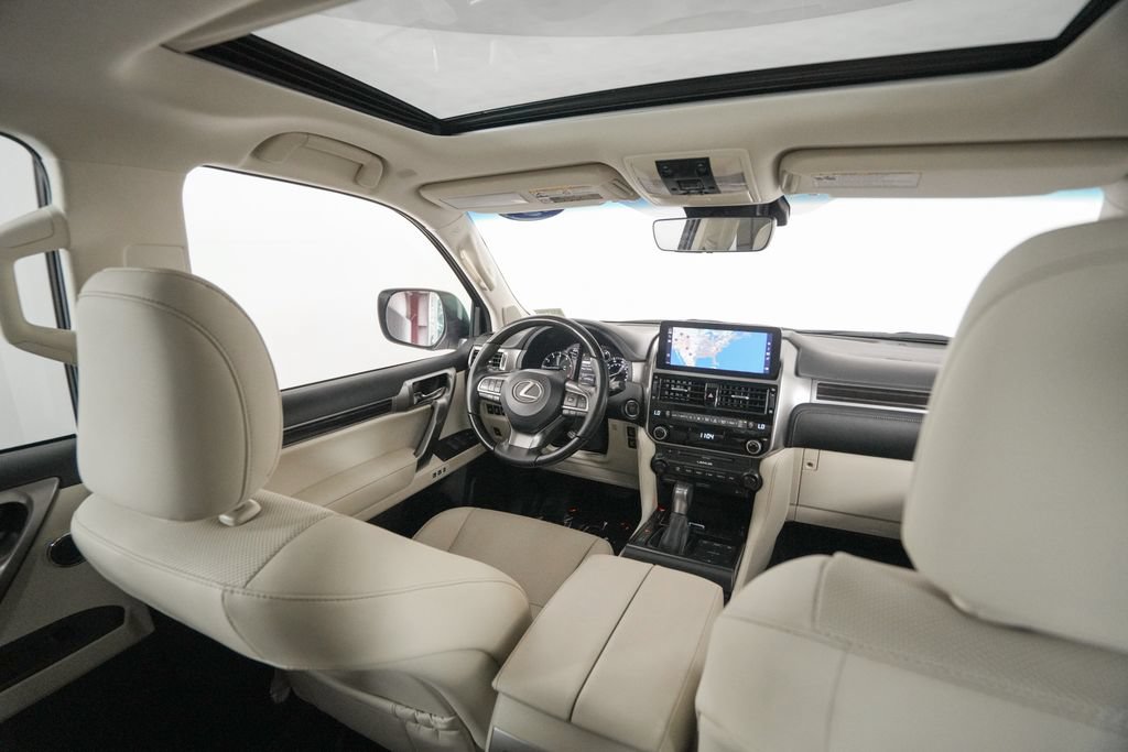 Used 2023 Lexus GX 460 Premium w/ Accessory Package AWD/4WD image 16