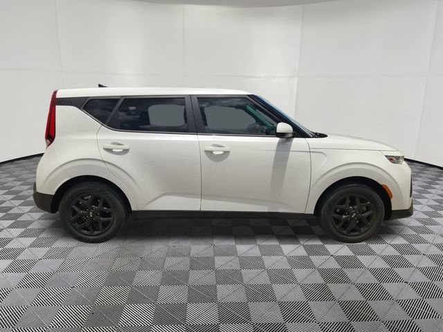 Used 2020 Kia Soul S FWD image 4