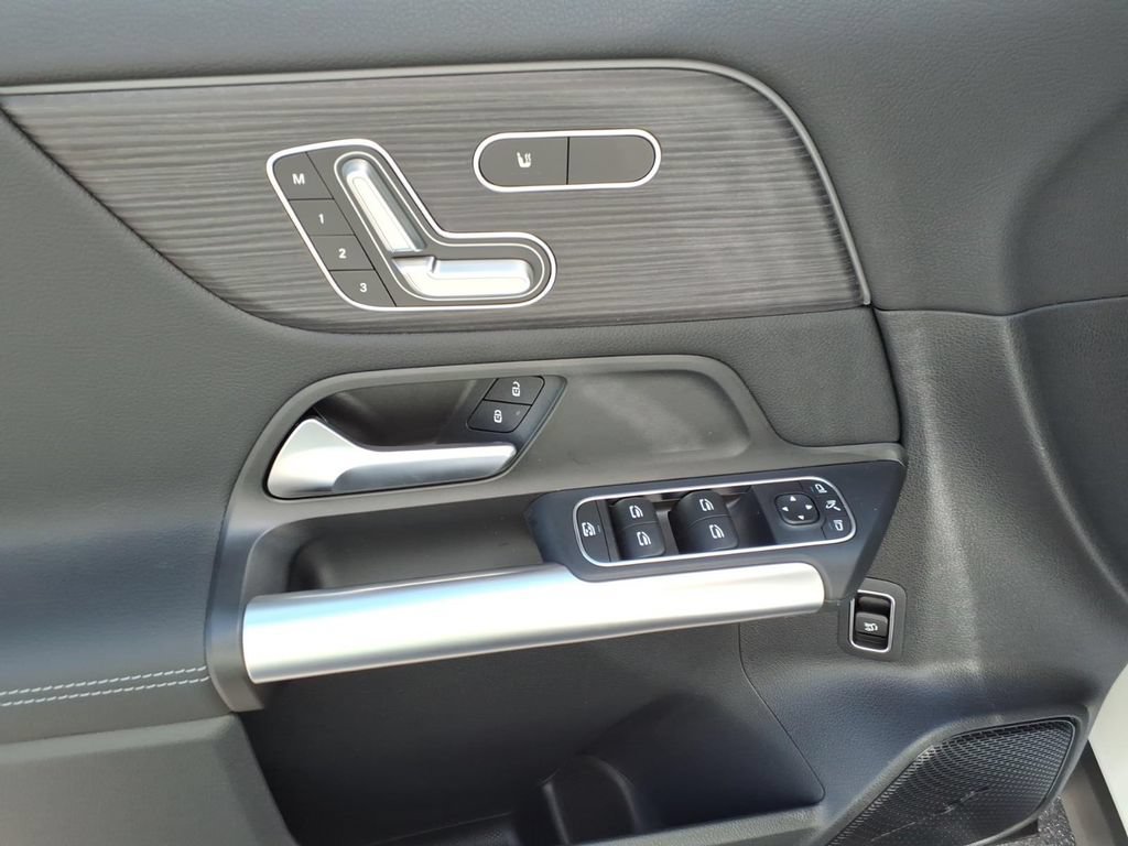 New 2026 Mercedes-Benz GLA 250 4MATIC image 12