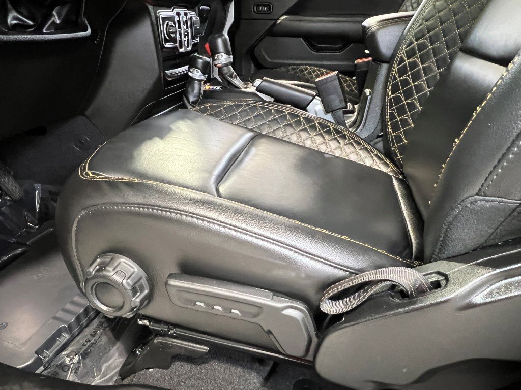 Used 2022 Jeep Wrangler Unlimited Sahara image 25