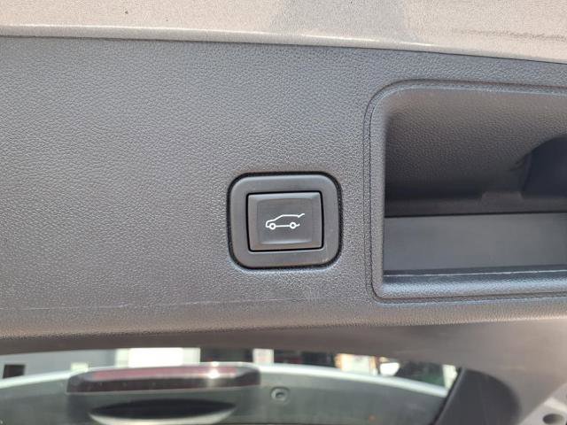 Used 2024 GMC Terrain SLT image 20