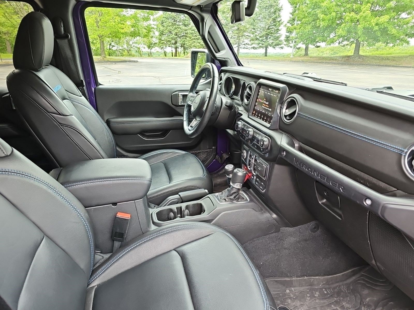 Used 2023 Jeep Wrangler Unlimited Rubicon 4xe AWD/4WD image 11