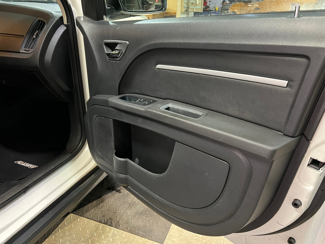 Used 2010 Dodge Journey SXT w/ Flexible Seating Group image 8