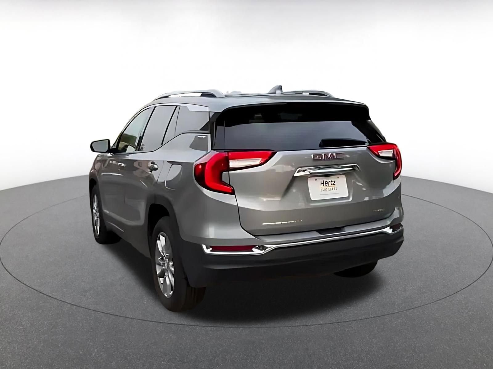 Used 2024 GMC Terrain SLT AWD/4WD image 11