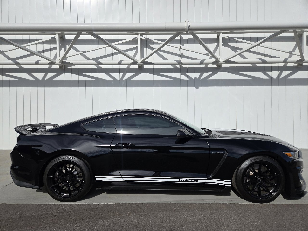 Used 2019 Ford Mustang Shelby GT350 w/ Technology Package image 4