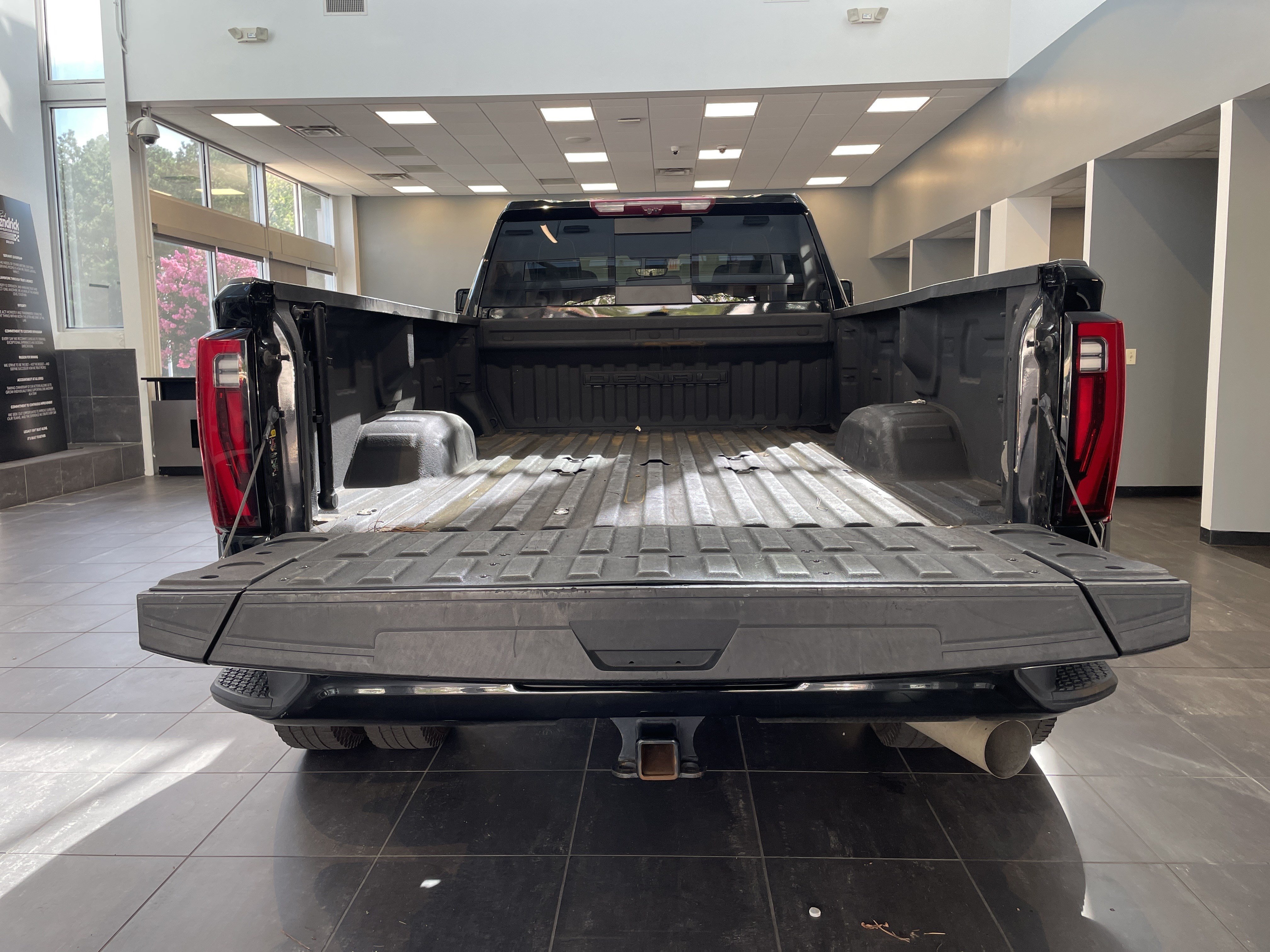 Used 2024 GMC Sierra 3500 Denali Ultimate AWD/4WD image 36