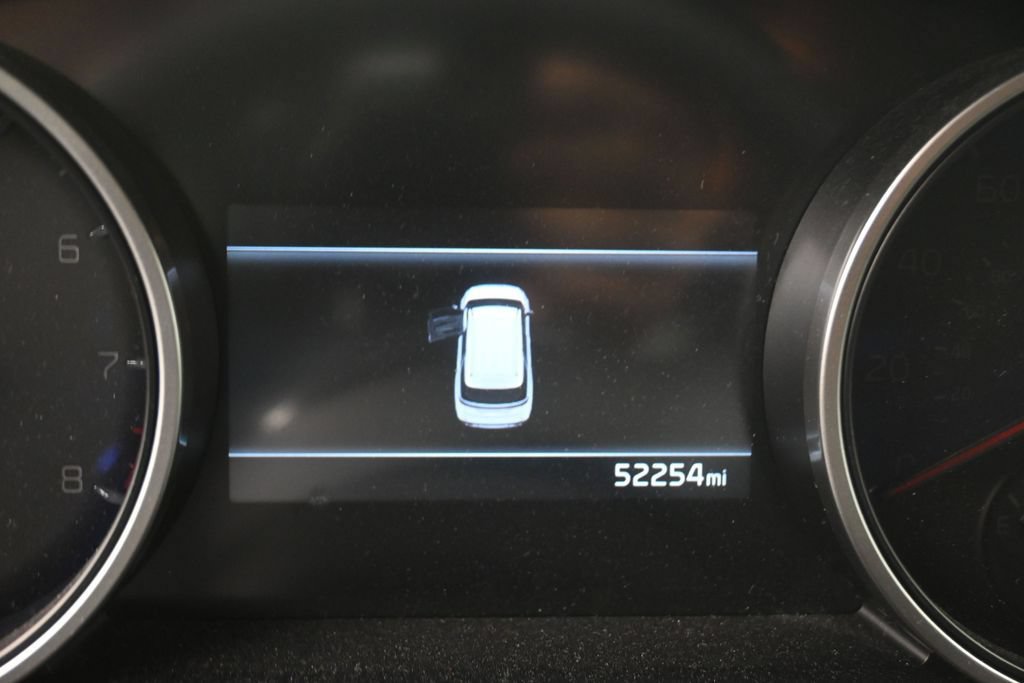 Used 2024 Kia Carnival LX FWD image 10