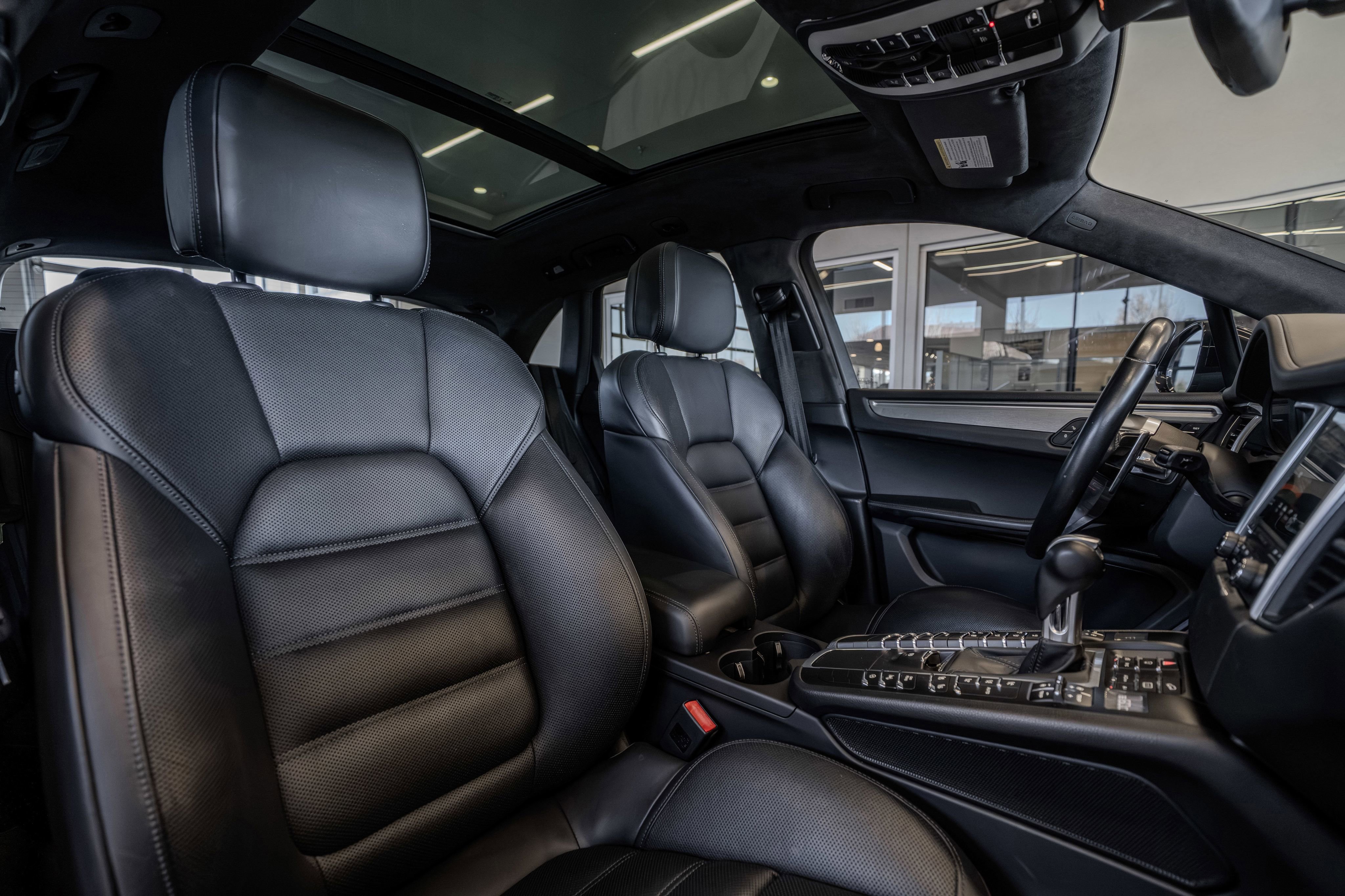 Used 2018 Porsche Macan Turbo w/ Premium Package Plus image 27