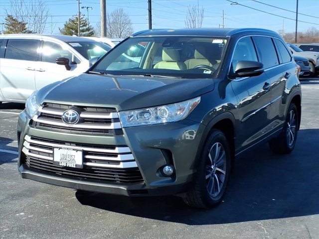 Used 2018 Toyota Highlander XLE image 2