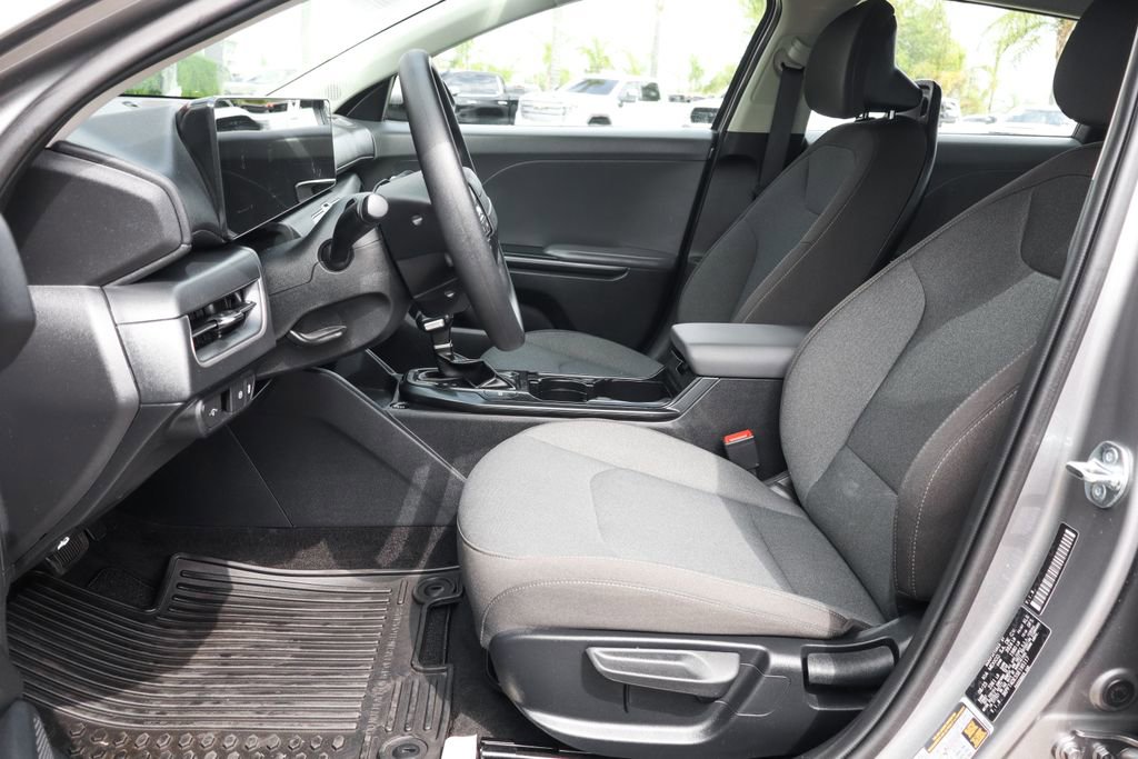 Used 2025 Kia K4 FWD image 18