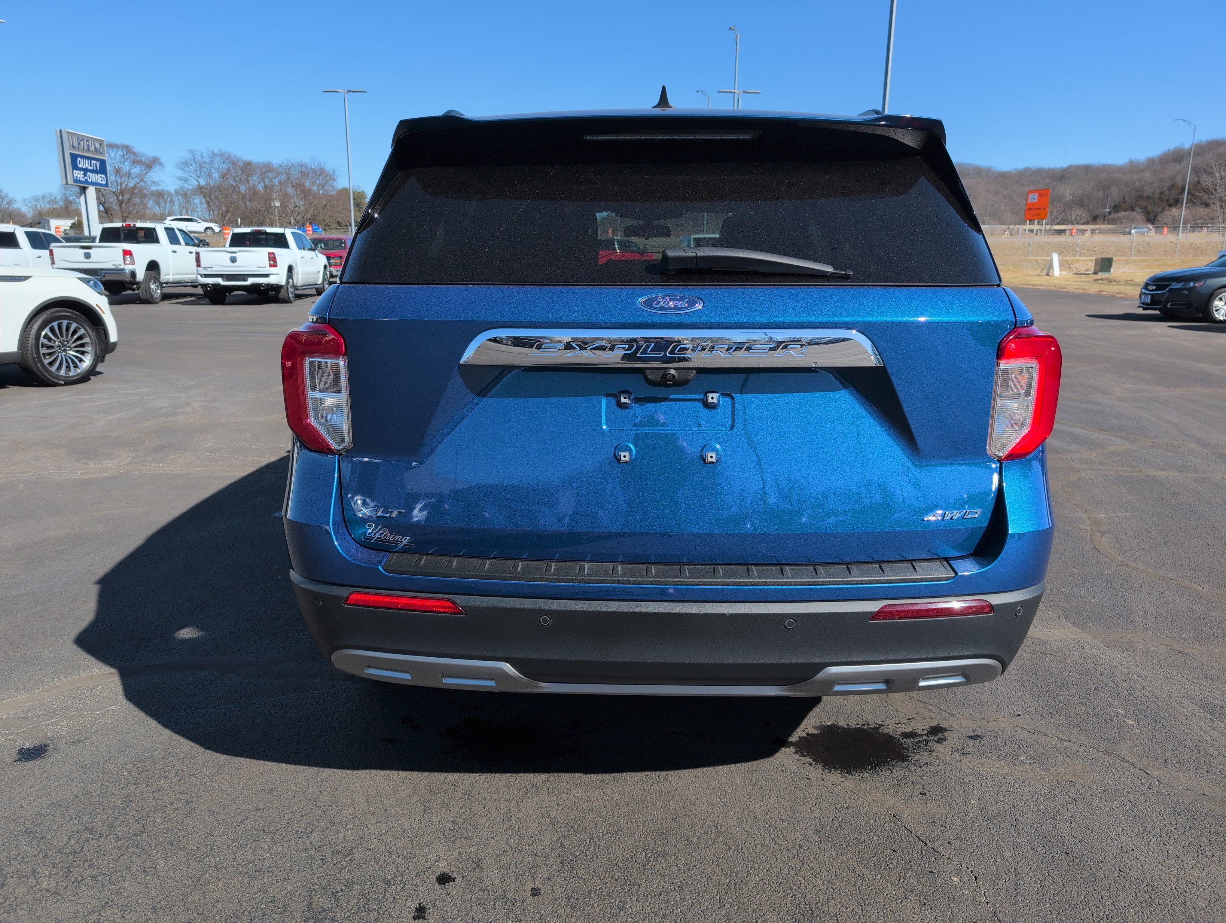 Used 2022 Ford Explorer XLT w/ Equipment Group 202A image 4