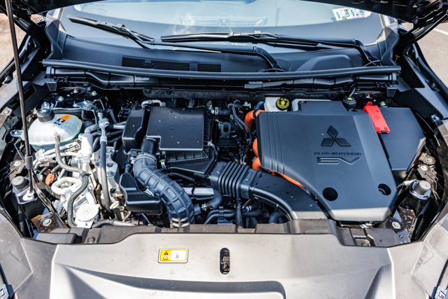 New 2025 Mitsubishi Outlander ES image 30