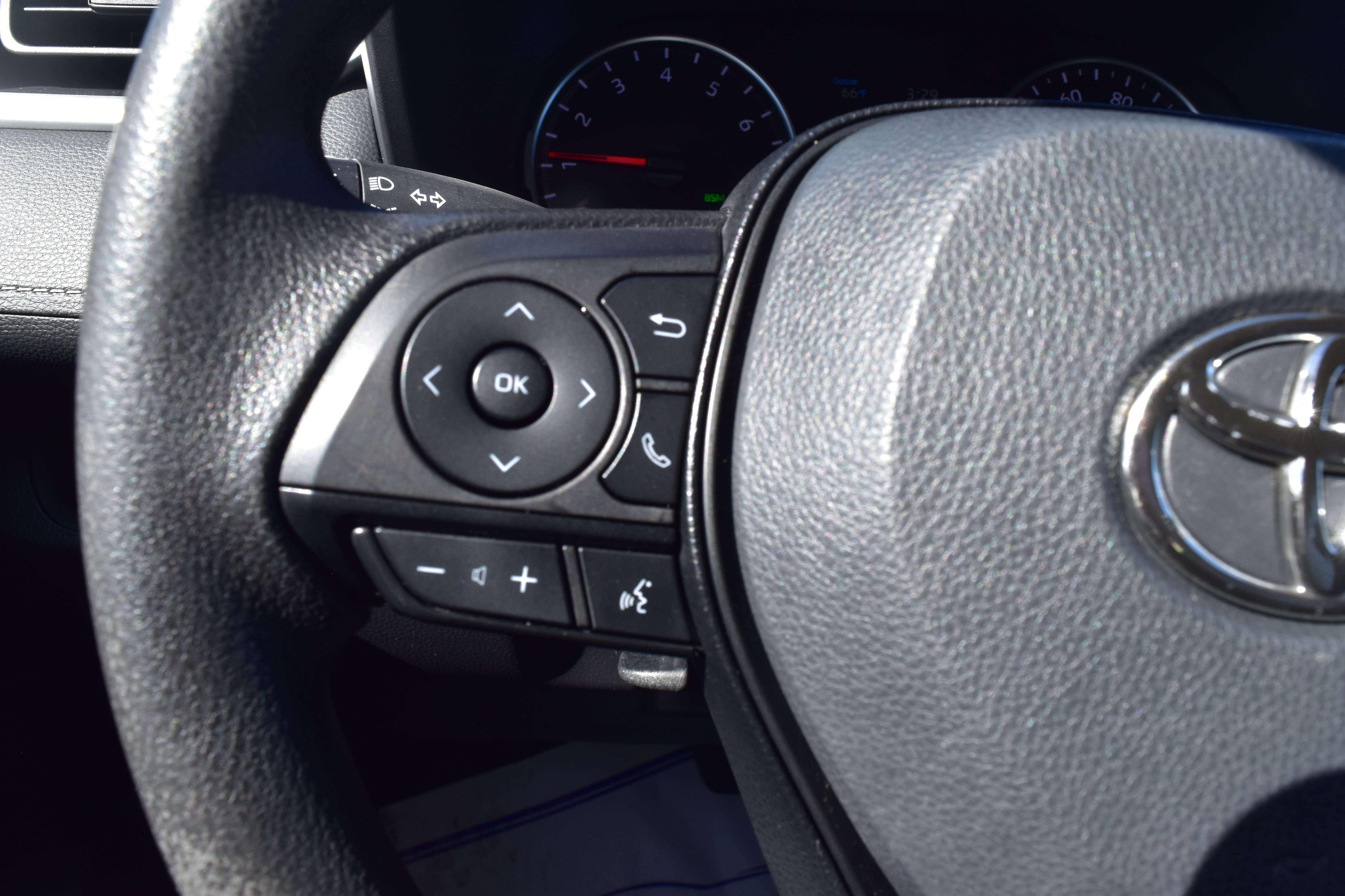Used 2022 Toyota RAV4 XLE AWD/4WD image 18