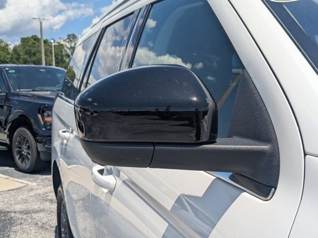Used 2025 Ford Expedition Active RWD image 13
