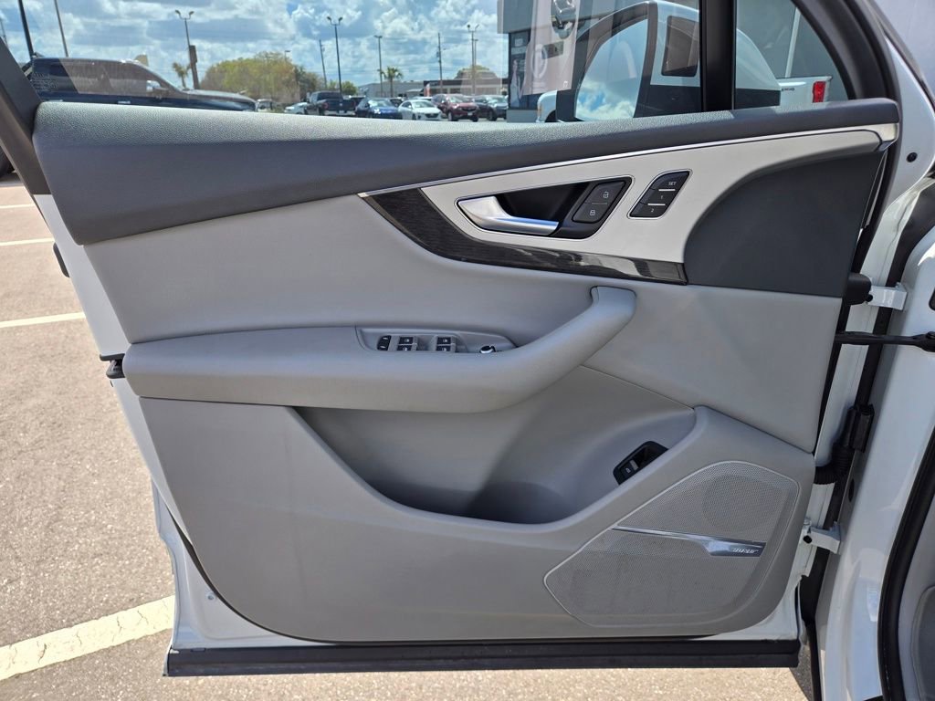 Used 2018 Audi Q7 3.0T Prestige image 25
