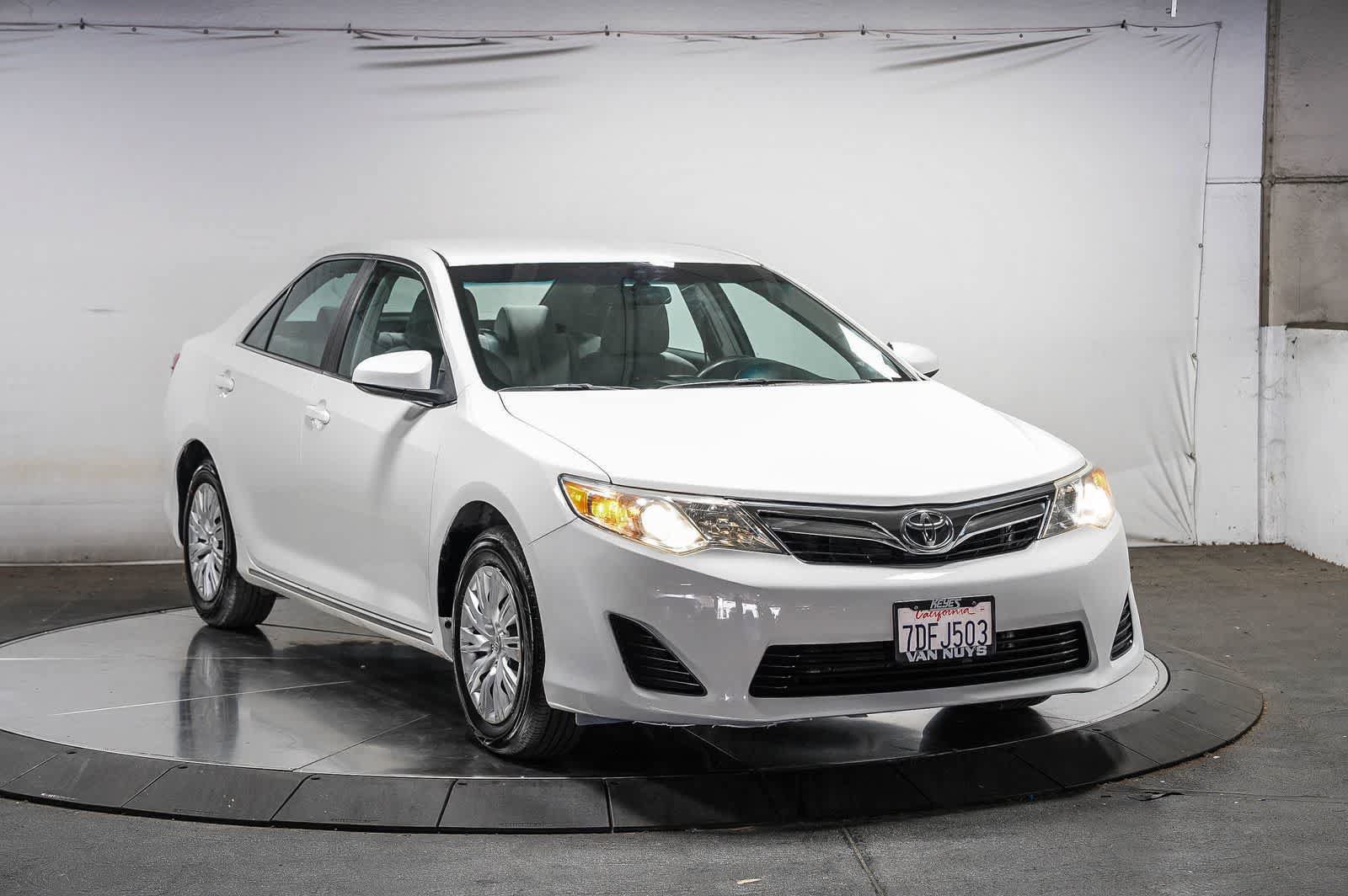 Used 2014 Toyota Camry LE FWD image 5