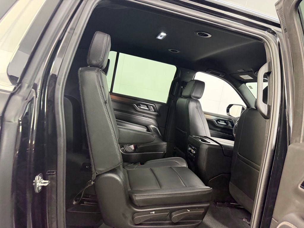 Used 2025 GMC Yukon XL Denali AWD/4WD image 29