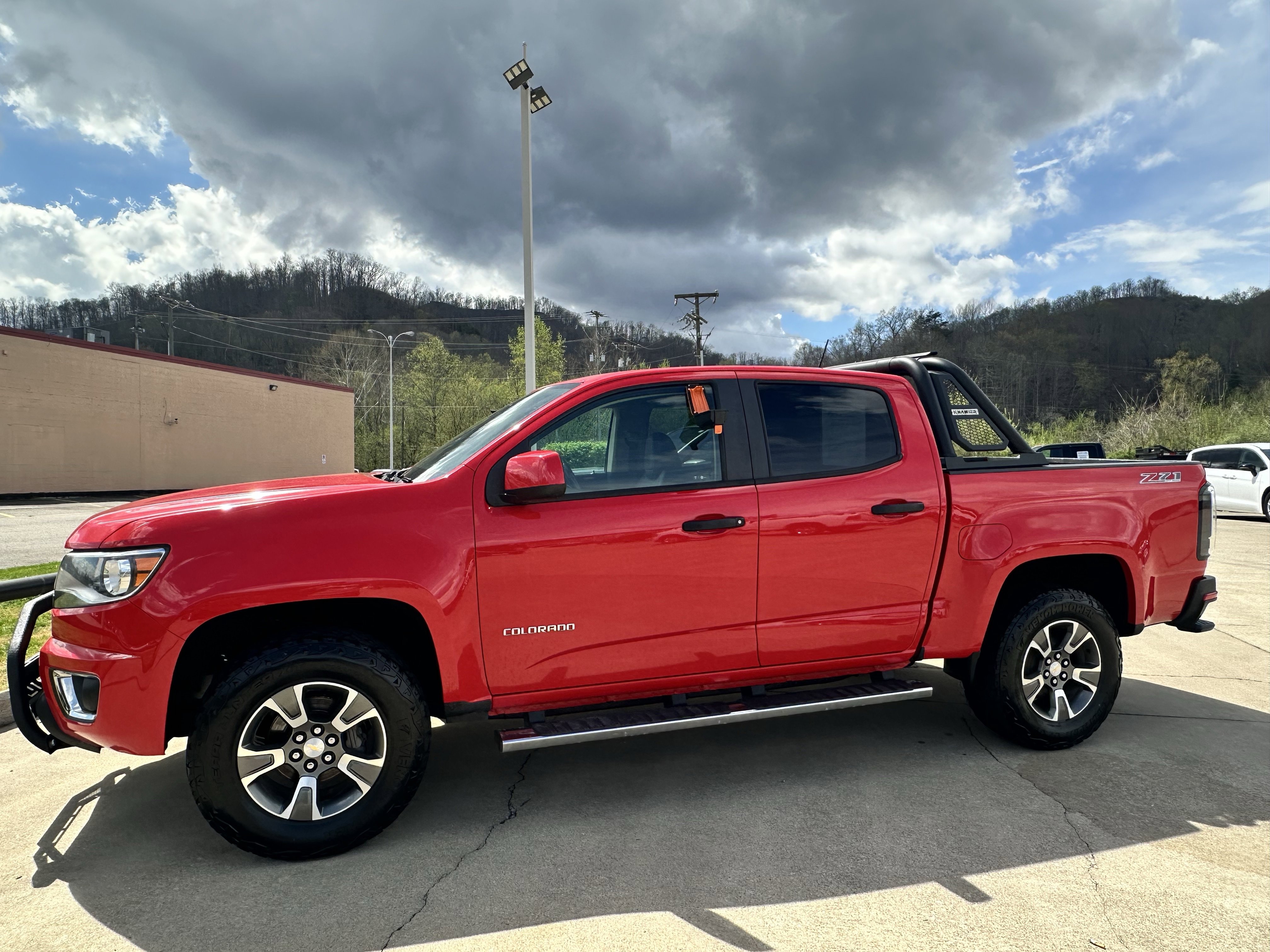 Used 2017 Chevrolet Colorado Z71 image 2