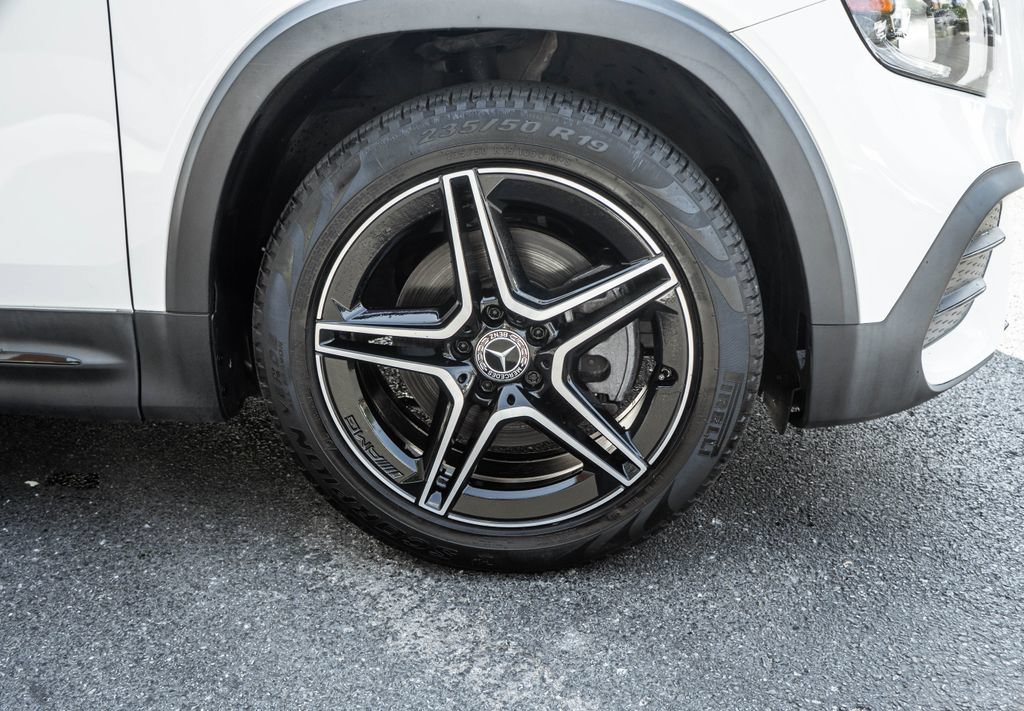 Used 2021 Mercedes-Benz GLB 250 4MATIC image 4