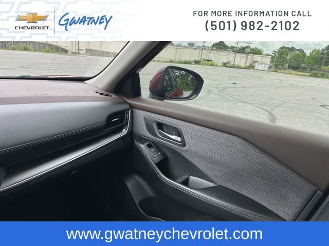 Used 2023 Nissan Rogue SV FWD image 25