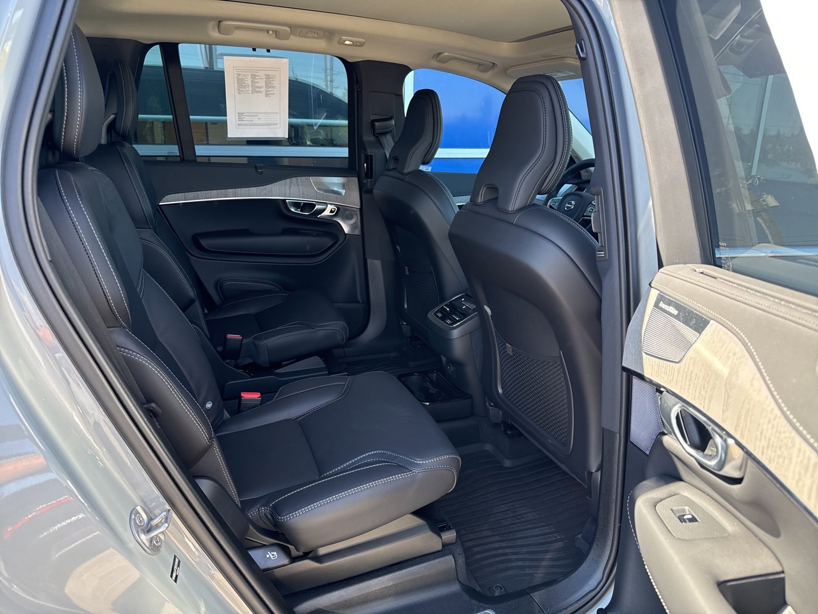 Certified 2025 Volvo XC90 B6 Ultra w/ Protection Package Premier image 11