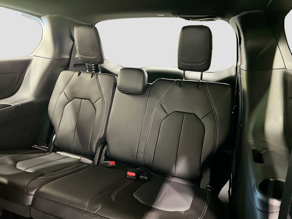 New 2026 Chrysler Pacifica Select image 13