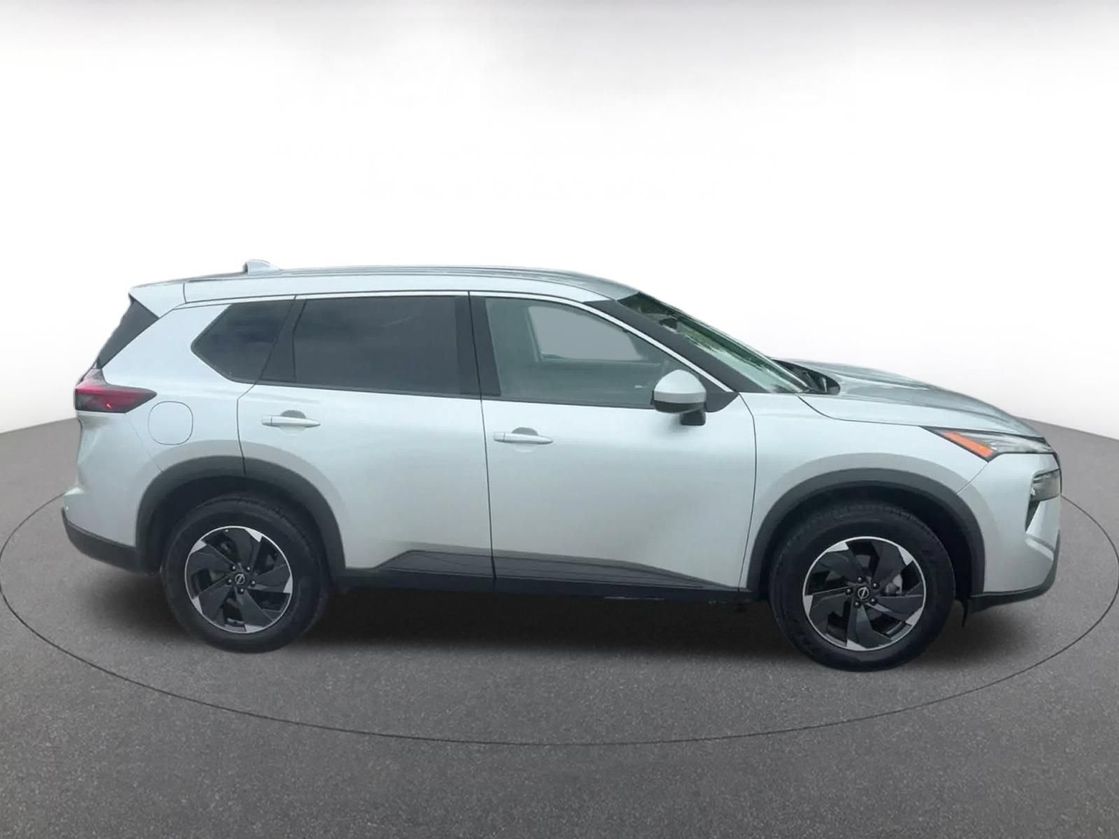 Used 2025 Nissan Rogue SV AWD/4WD image 15