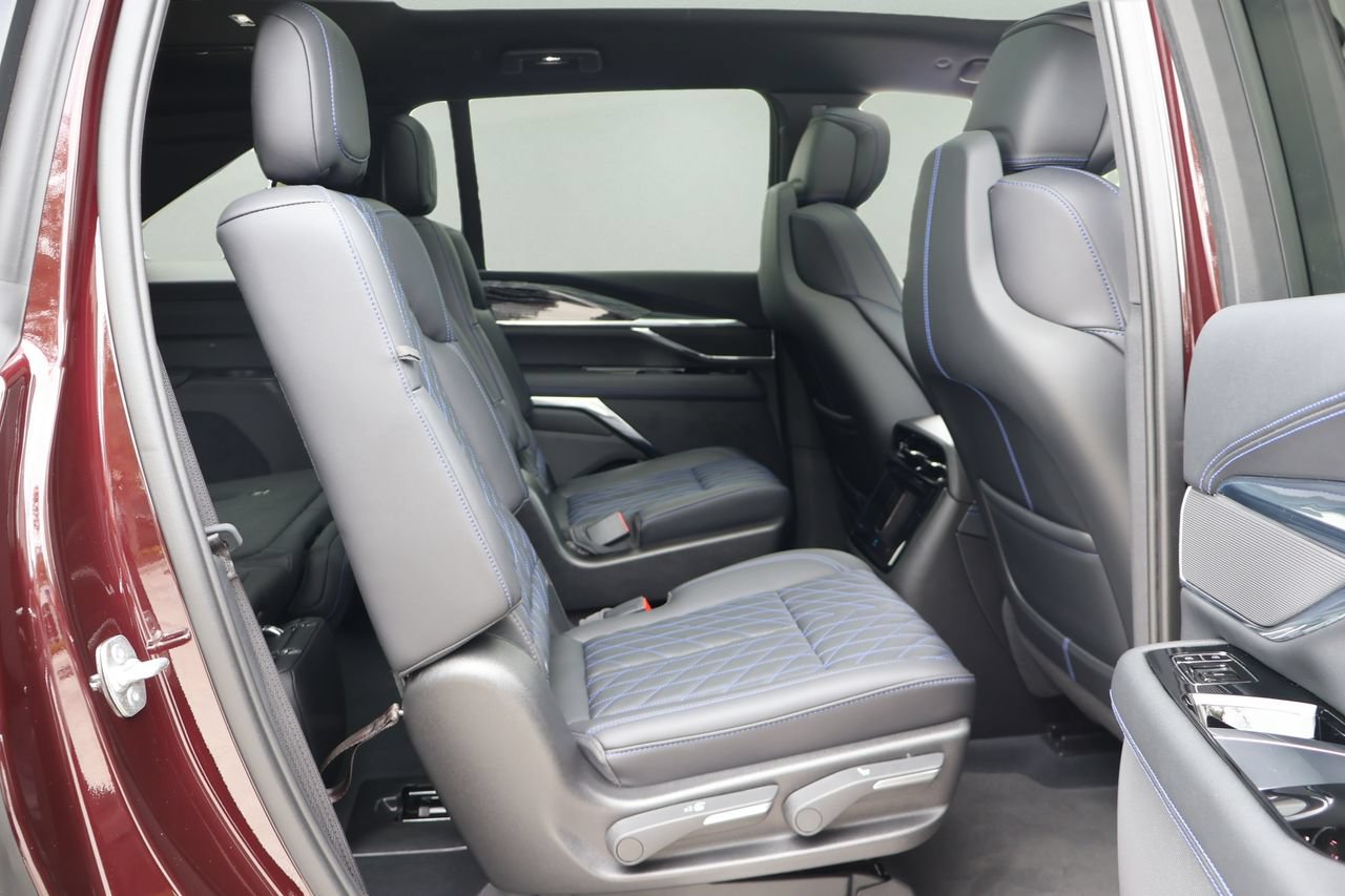 Certified 2025 Cadillac Escalade IQ Sport 1 AWD/4WD image 20