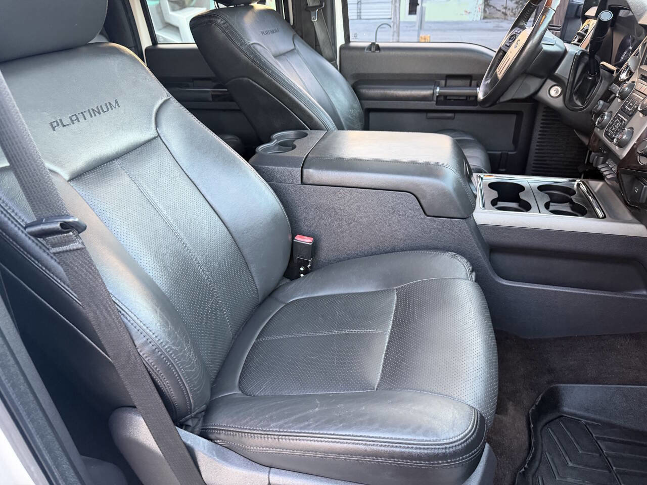 Used 2015 Ford F350 Platinum w/ Platinum Package AWD/4WD image 27