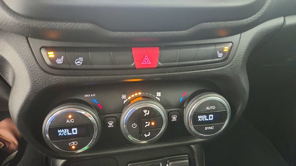 Used 2016 Jeep Renegade Limited AWD/4WD image 21