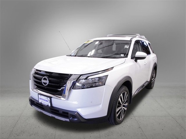 Used 2025 Nissan Pathfinder Platinum w/ Lighting Package (N92)