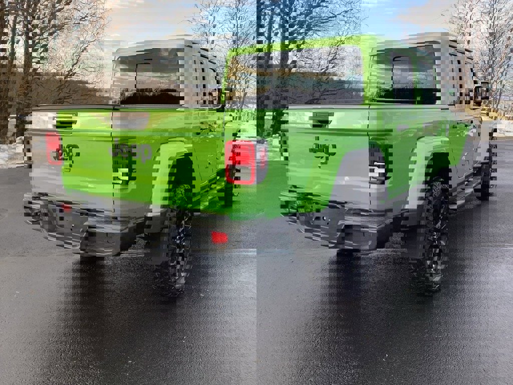 Used 2025 Jeep Gladiator Sport image 4