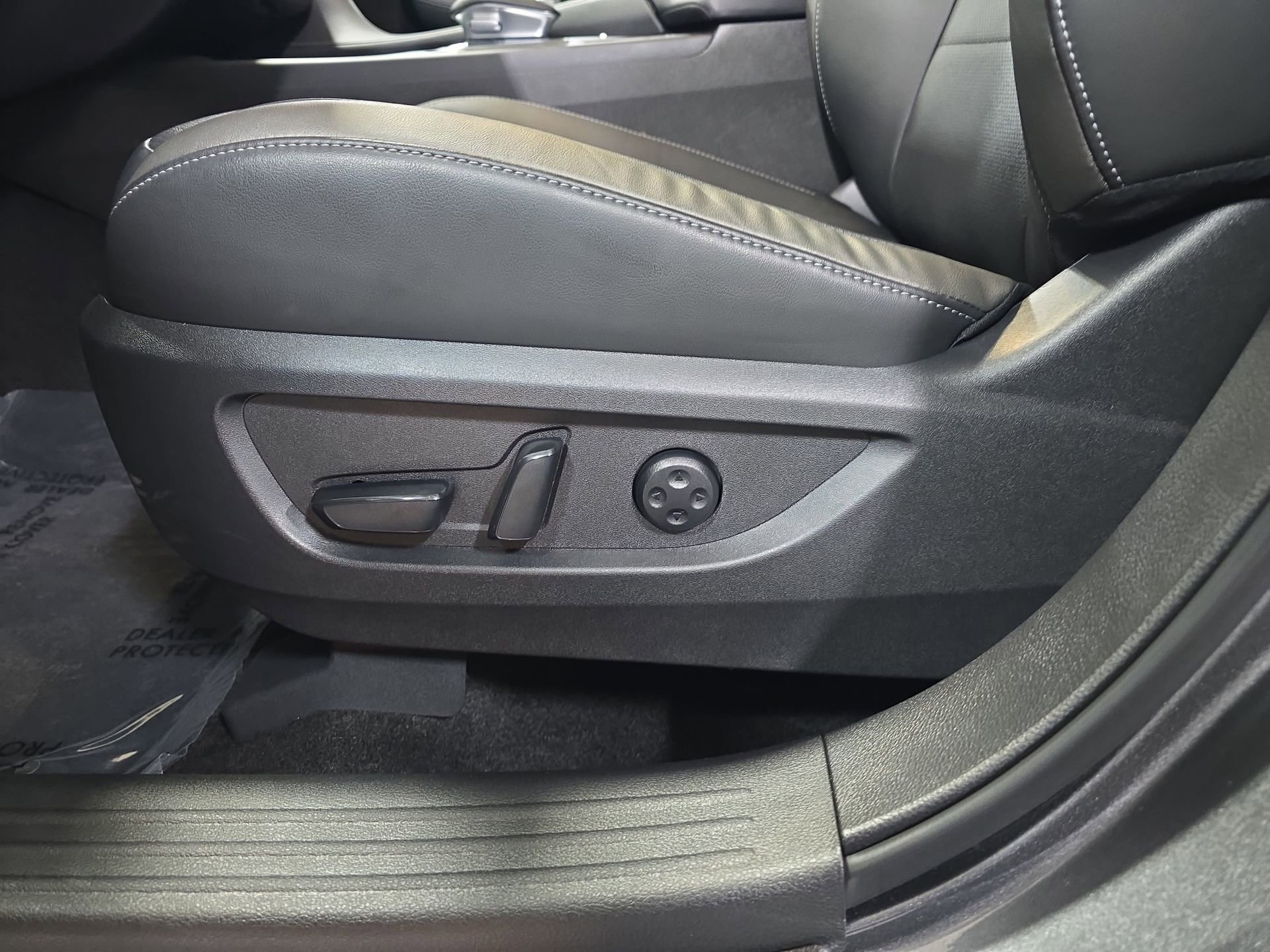 Certified 2025 INFINITI QX50 Luxe w/ Accent Package image 28