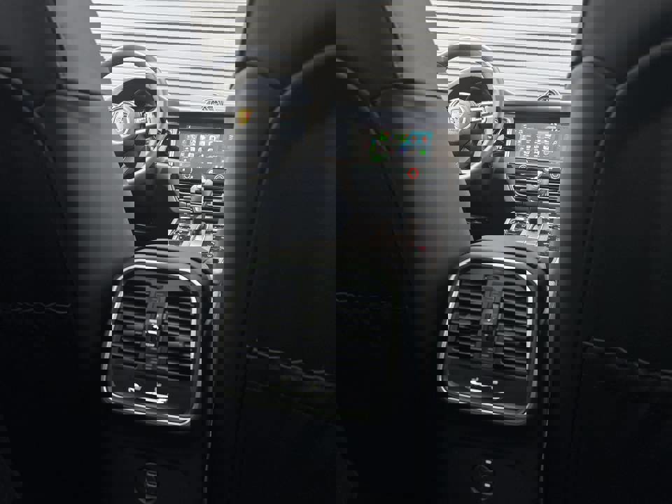 Certified 2026 Porsche Macan image 20