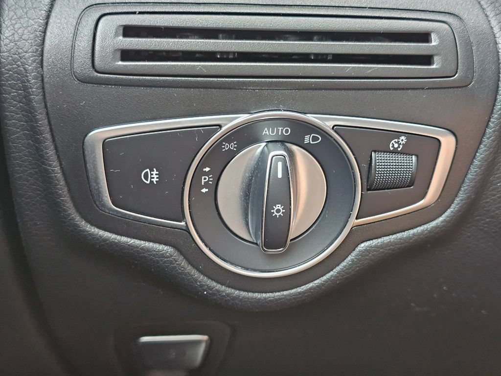 Used 2019 Mercedes-Benz GLC 300 4MATIC image 35