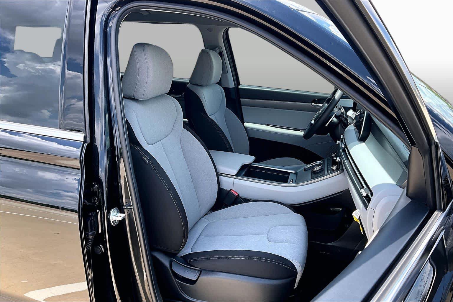 Used 2025 Hyundai Palisade SE FWD image 9