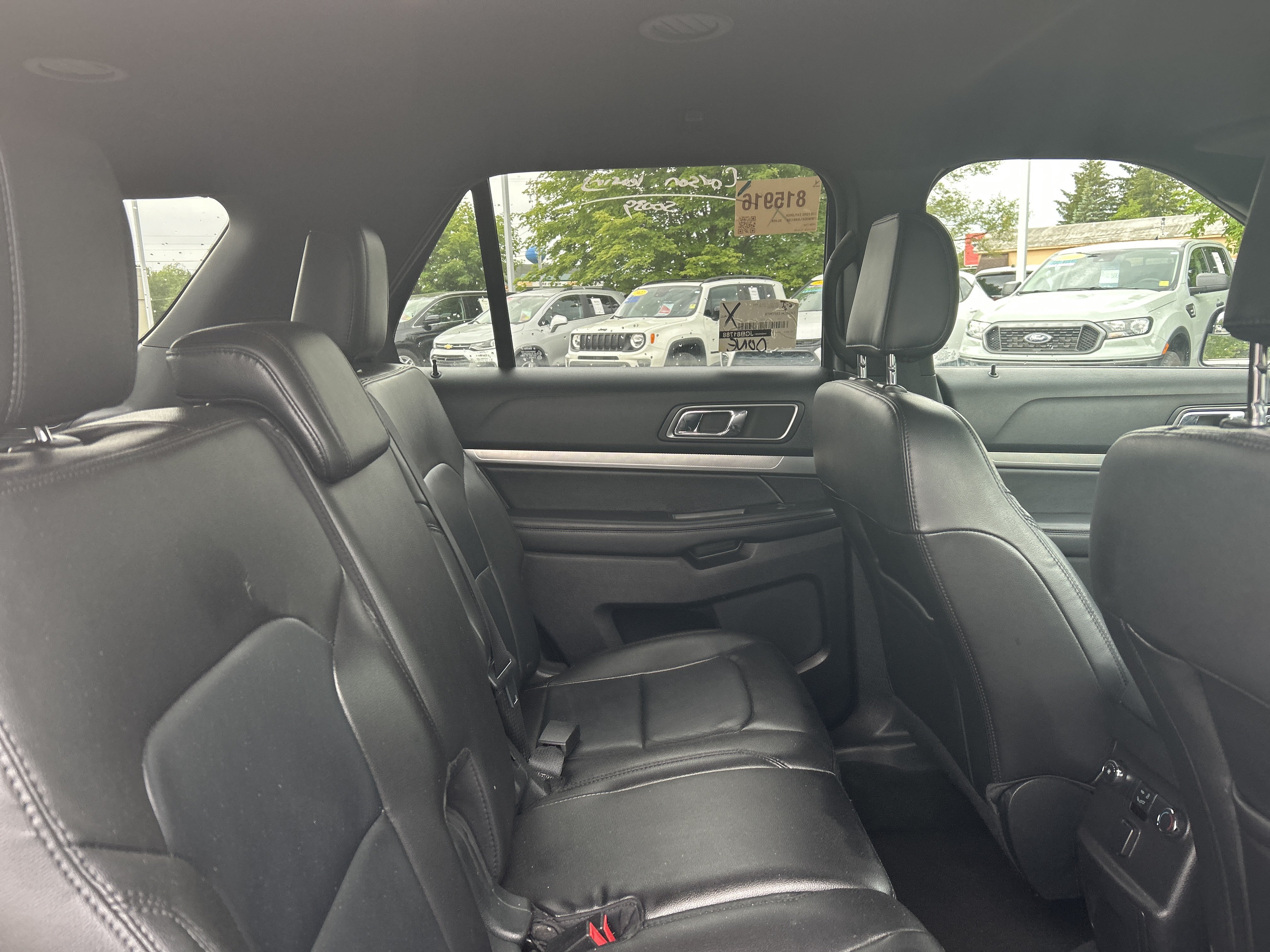Used 2018 Ford Explorer XLT w/ Equipment Group 202A AWD/4WD image 11