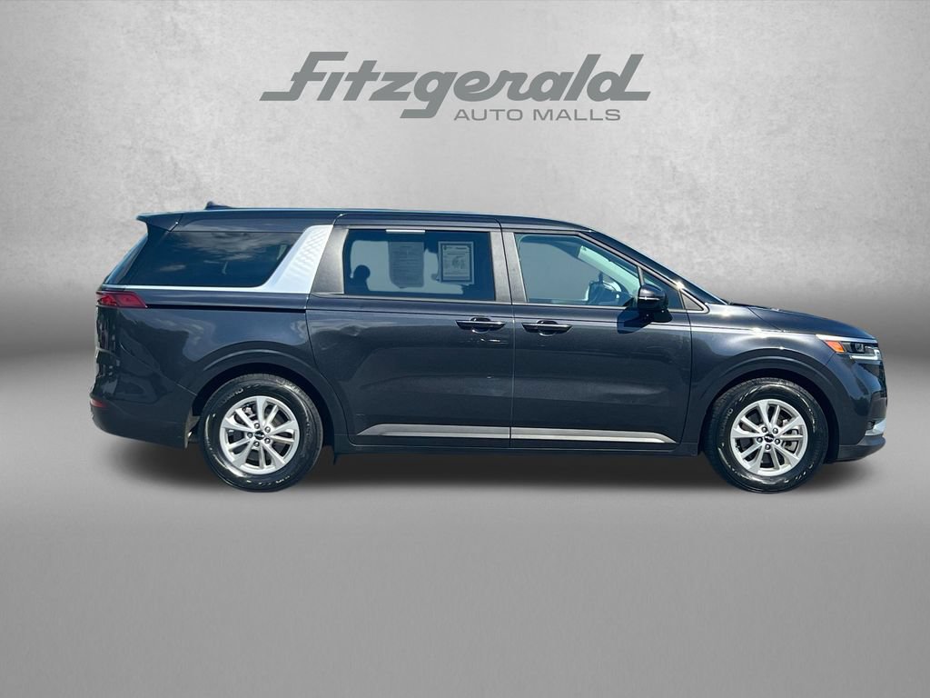 Used 2024 Kia Carnival LX FWD image 3