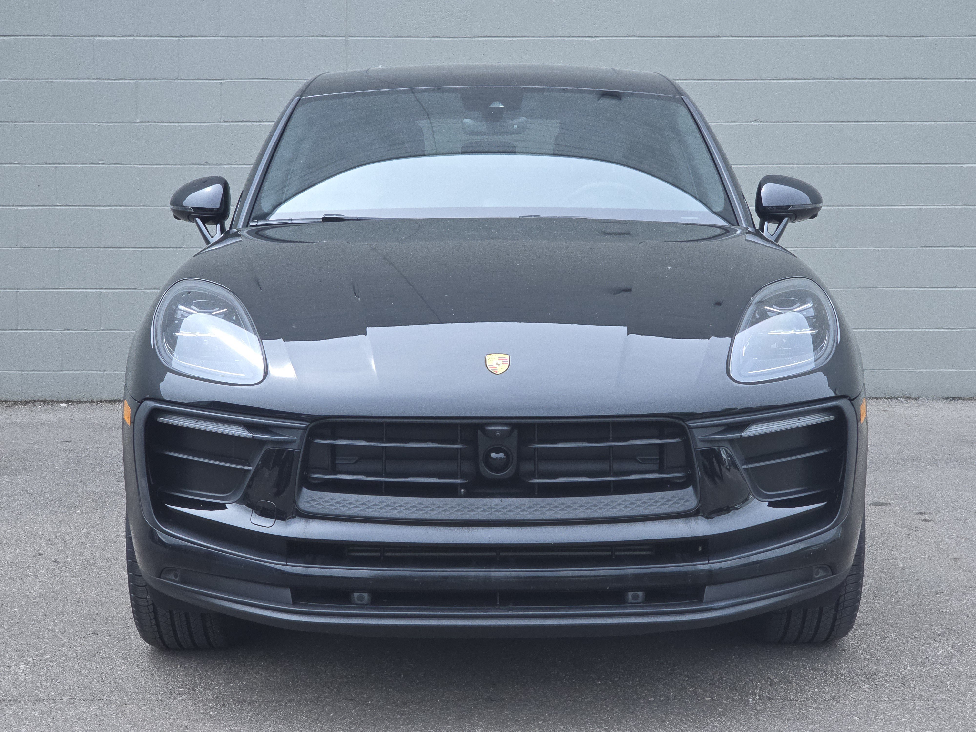Certified 2023 Porsche Macan AWD/4WD image 10