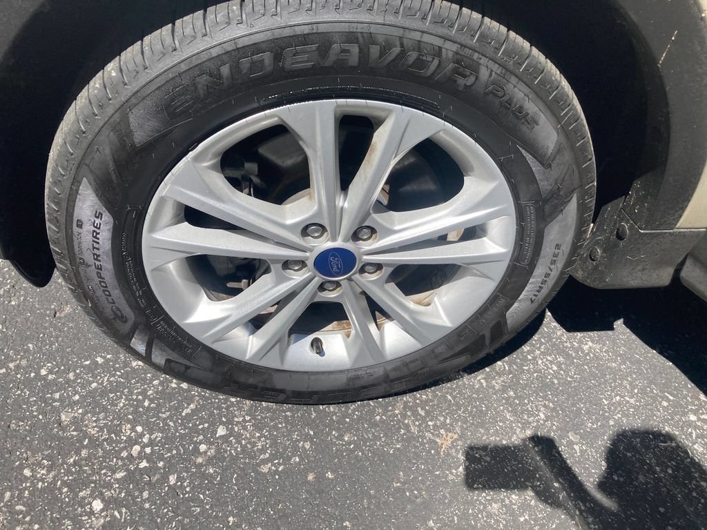 Used 2017 Ford Escape SE w/ Equipment Group 201A AWD/4WD image 34