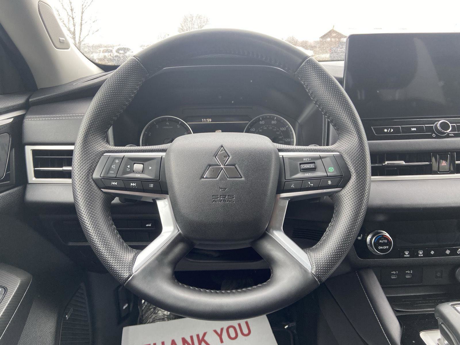 Used 2025 Mitsubishi Outlander SE image 37