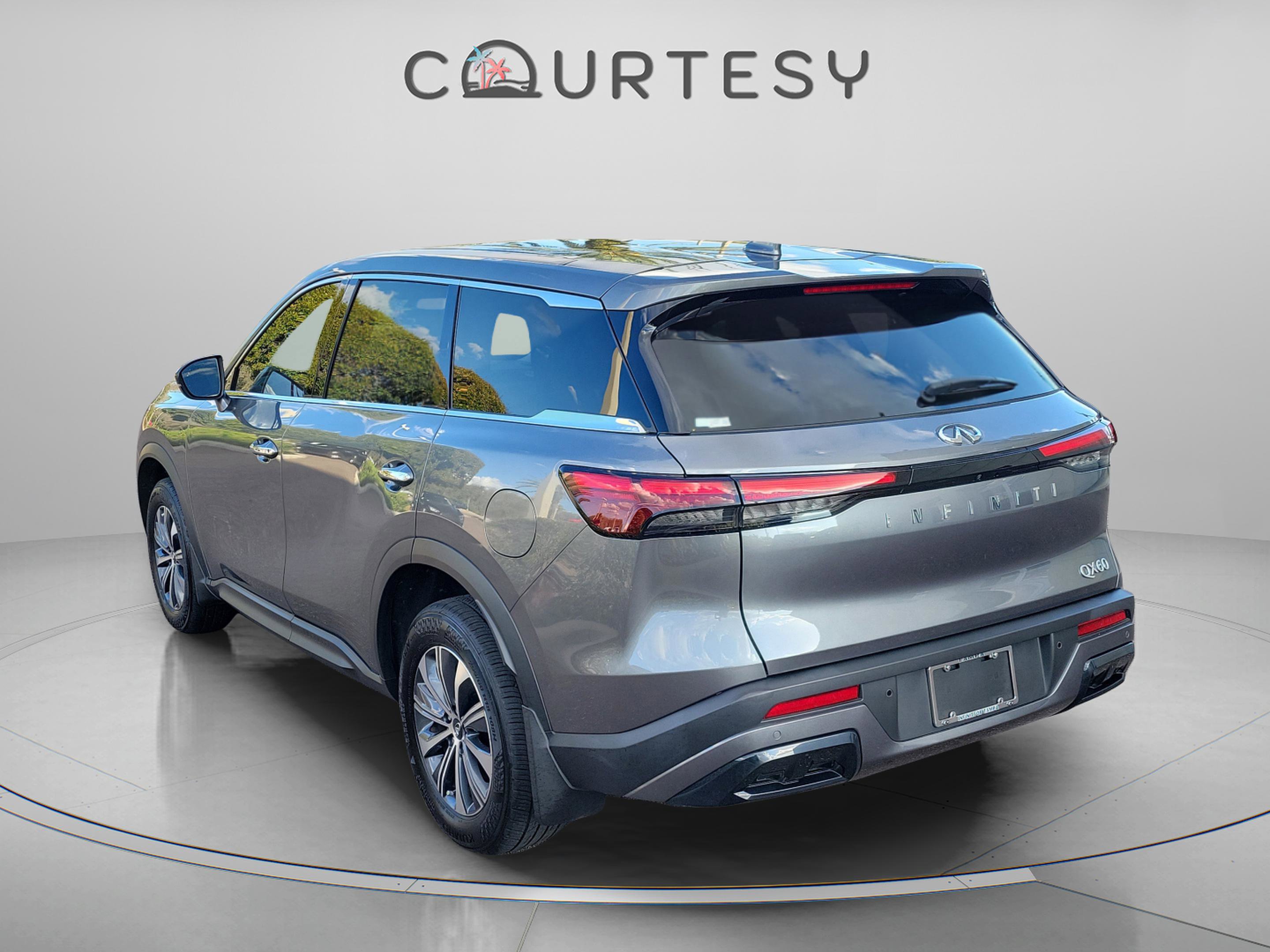 Certified 2025 INFINITI QX60 Pure image 3