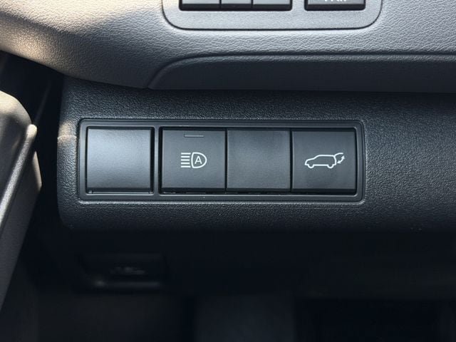 Used 2026 Toyota C-HR AWD/4WD image 22