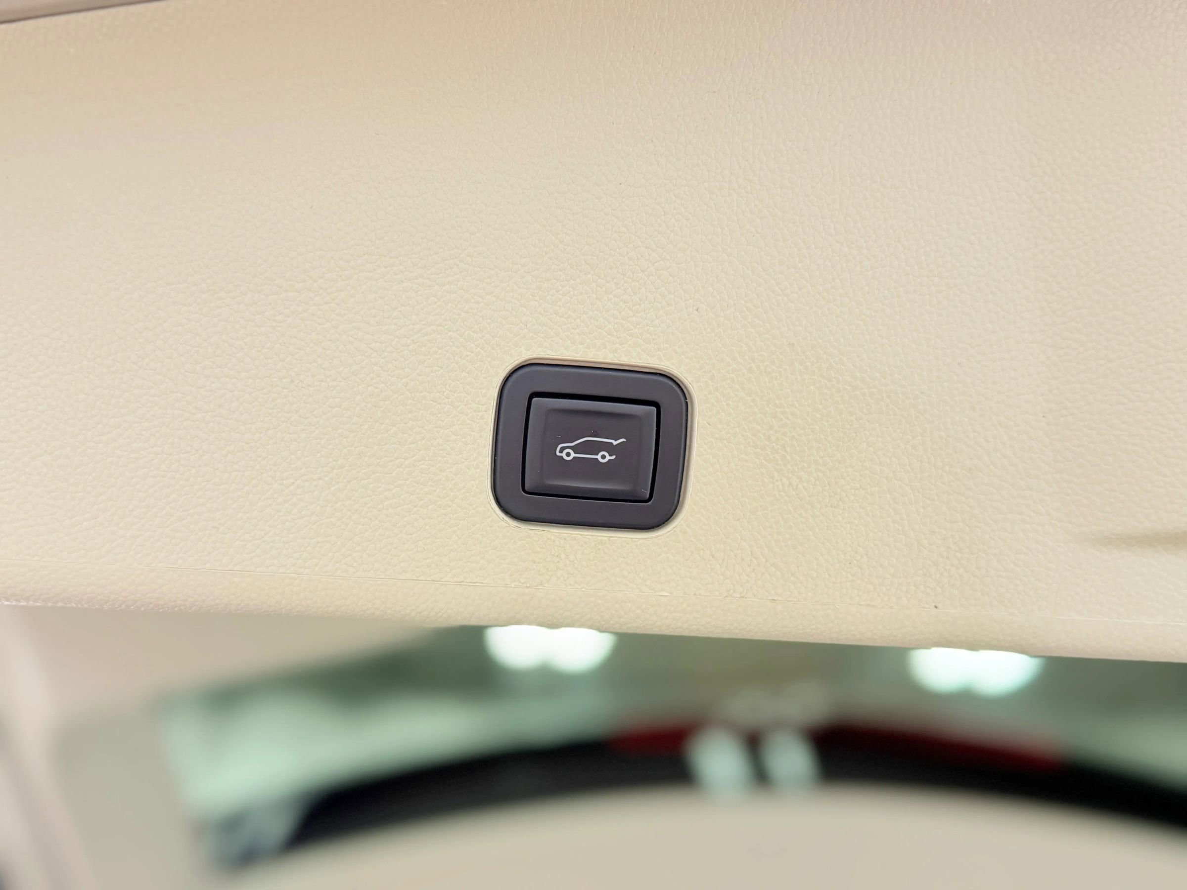Used 2015 Cadillac SRX Premium FWD image 38