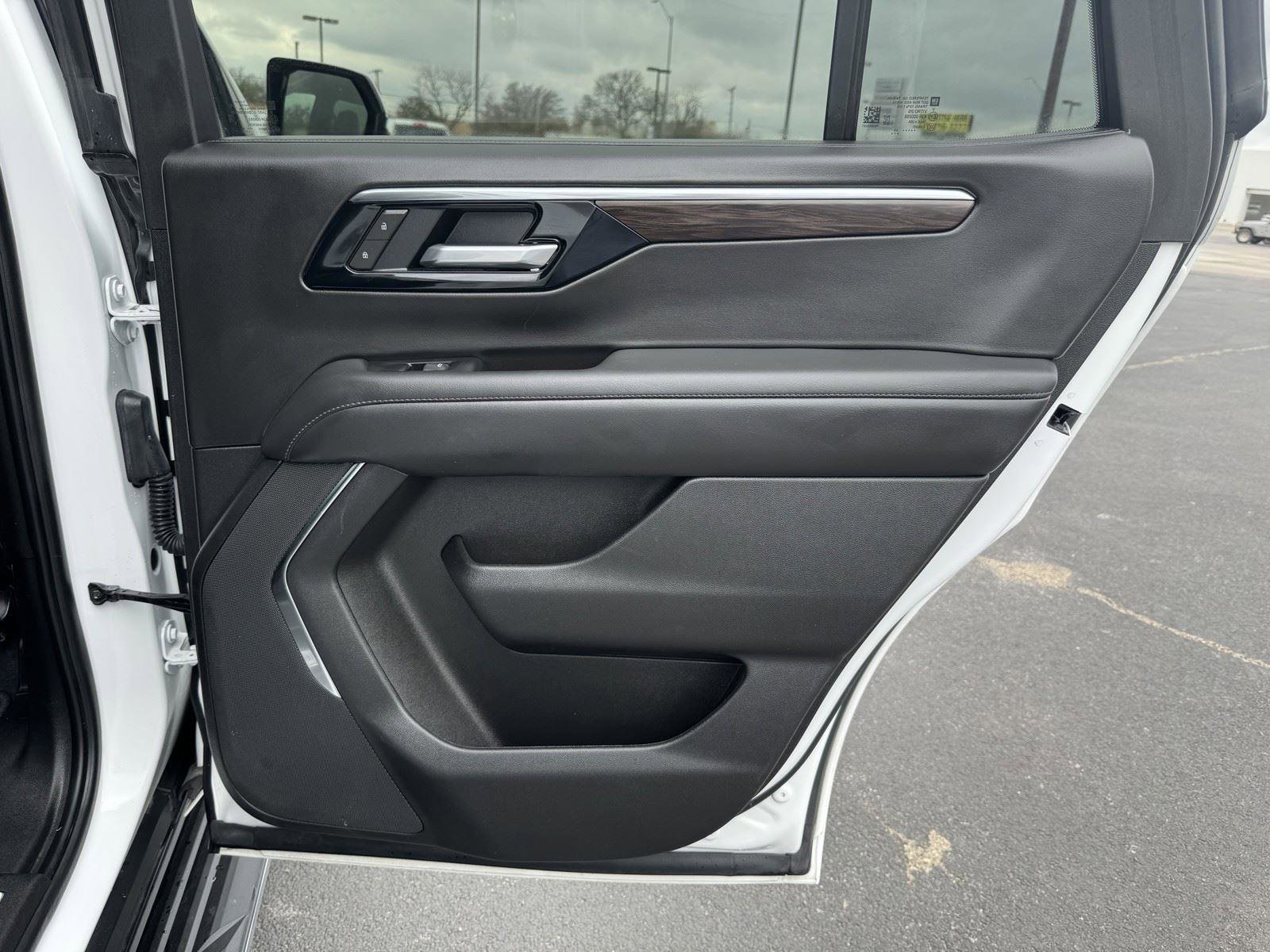 Used 2025 Chevrolet Tahoe LT AWD/4WD image 37