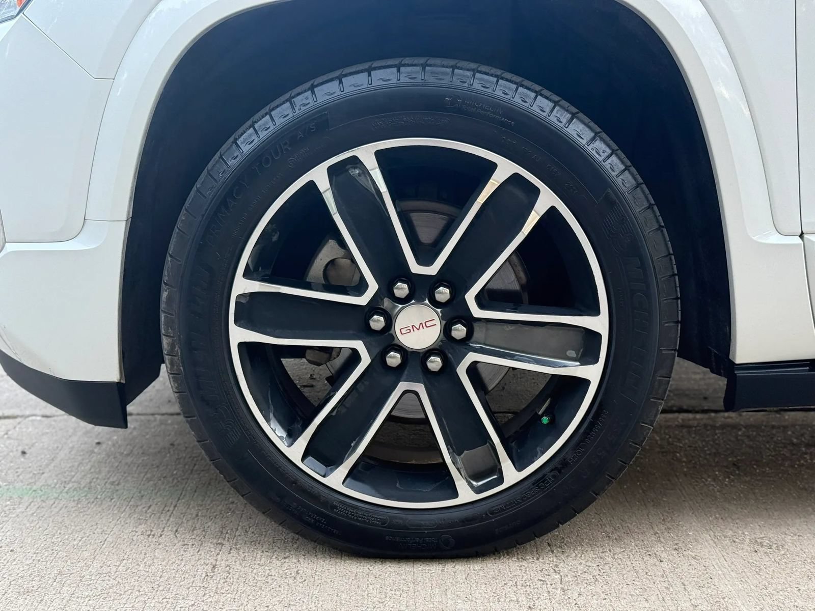Used 2019 GMC Acadia Denali w/ Technology Package FWD image 15