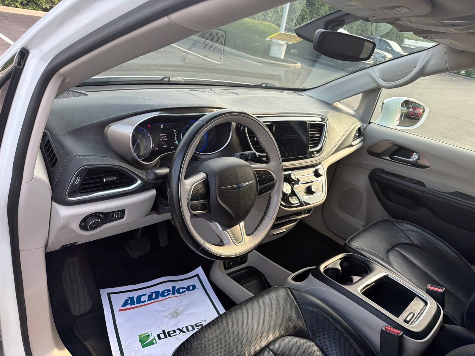 Used 2018 Chrysler Pacifica Limited FWD image 10