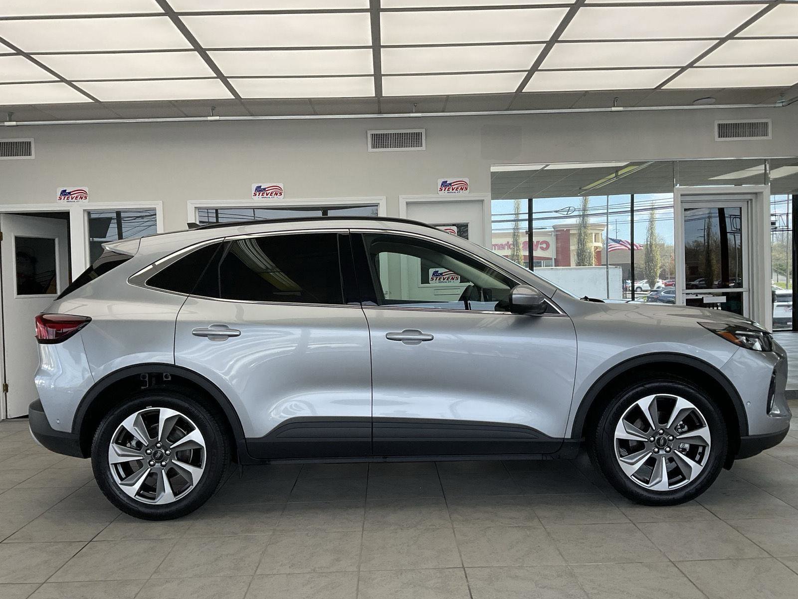 Used 2023 Ford Escape Platinum w/ Premium Technology Package AWD/4WD image 4