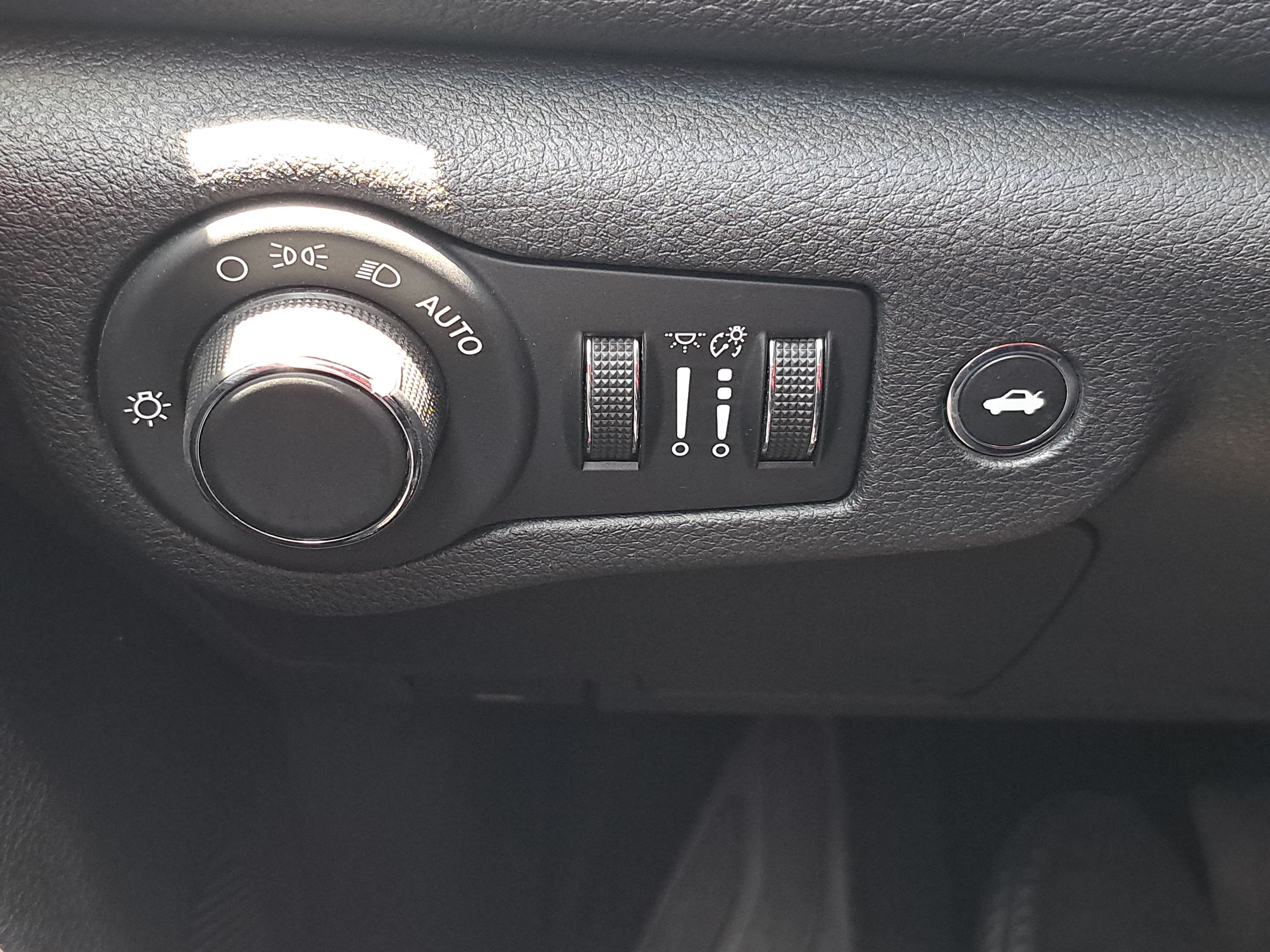 Used 2017 Chrysler 200 Limited Platinum FWD image 23